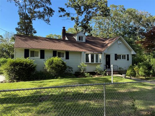 83 Smith Ln, Medford, NY, 11763-1121 | Card Image