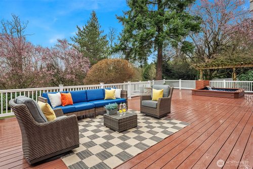 8550 Ne 28th Street, Hunts Point, WA, 98004 | Card Image