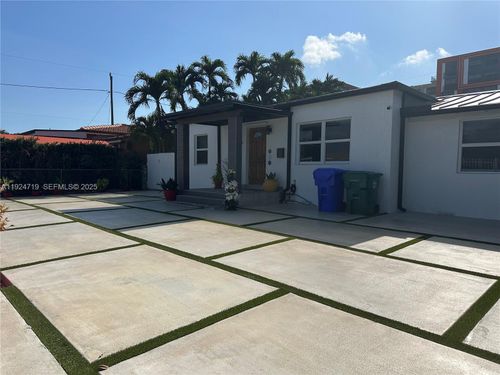 3718 Nw 12th St, Miami, FL, 33126-2609 | Card Image