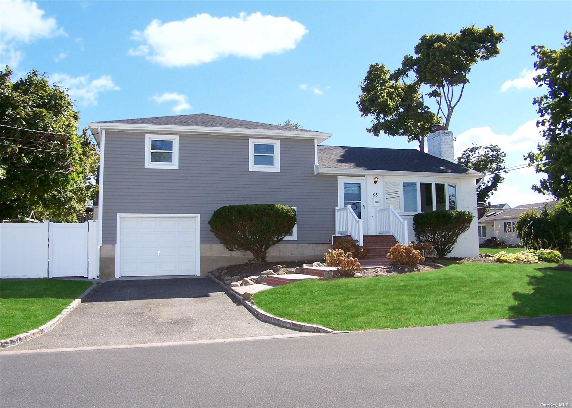 Irving Ave, Lindenhurst, NY 11757