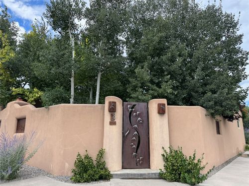 3 Craftsman Rd, Santa Fe, NM, 87508-1489 | Card Image