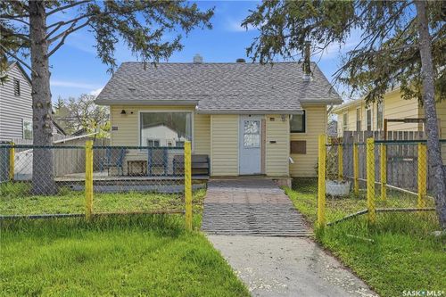 1233 Queen Street, Regina, SK, S4T4B5 | Card Image