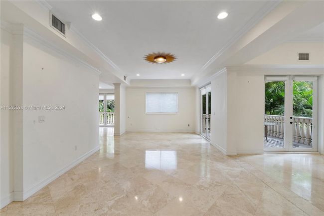 3545 E Fairview St, House other with 5 bedrooms, 6 bathrooms and null parking in Miami FL | Image 8