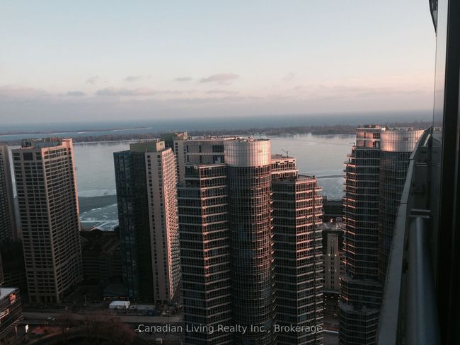 3901 - 12 York St, Condo with 1 bedrooms, 1 bathrooms and null parking in Toronto ON | Image 9