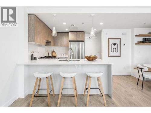 th4-128 E 8th St, North Vancouver, BC, V7L0H2 | Card Image