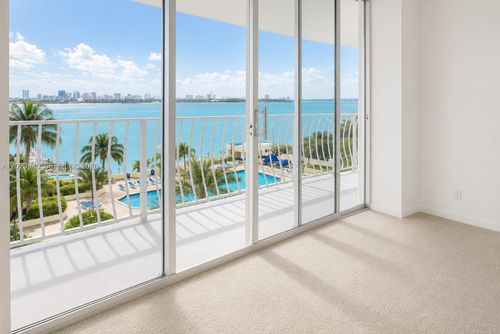 910-7601 E Treasure Dr, North Bay Village, FL, 33141-4361 | Card Image