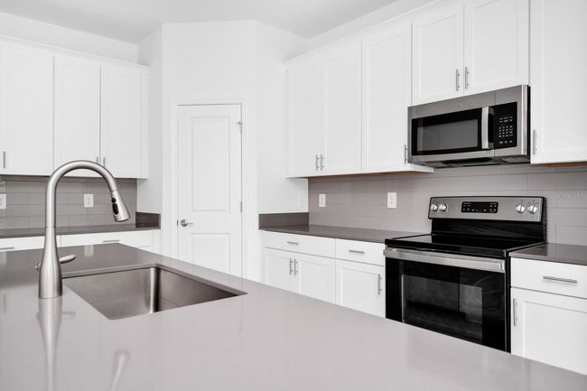 1596 Contentment Loop, House other with 3 bedrooms, 2 bathrooms and null parking in KISSIMMEE FL | Image 5