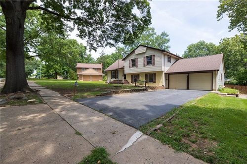 11209 Walnut St, Kansas City, MO, 64114-5415 | Card Image