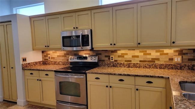 5050 Hanging Moss Ln, House other with 3 bedrooms, 3 bathrooms and null parking in SARASOTA FL | Image 8