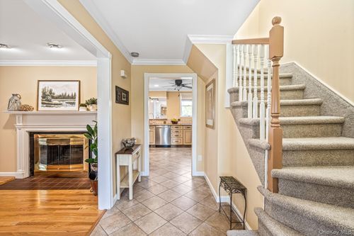 256 Garfield Ave, Mineola, NY, 11501-2320 | Card Image