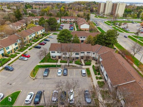 40-2779 Gananoque Dr, Mississauga, ON, L5N2E4 | Card Image