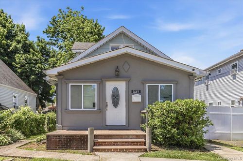 237 Rhodes Ave, Hempstead, NY, 11550-2913 | Card Image
