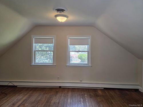 7 Harborview Rd, Stony Brook, NY, 11790-1412 | Card Image