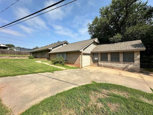 201 W 11th St, Cordell, OK, 73632-2401 | Card Image