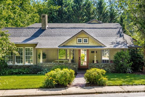 672 Blythe St, Hendersonville, NC, 28739-4017 | Card Image