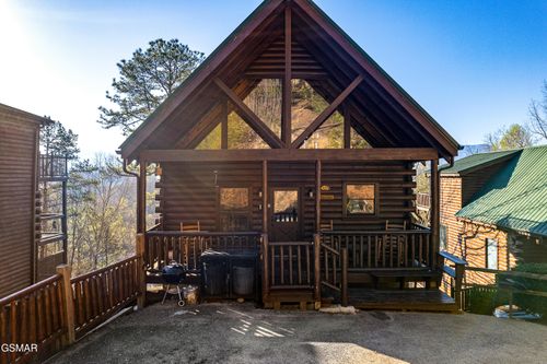32ff-2251 Upper Middle Creek Rd, Sevierville, TN, 37876-7609 | Card Image