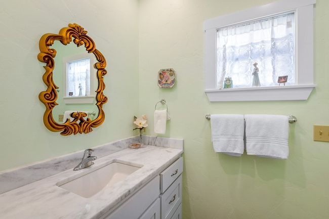 202 S Bowie St, Home with 5 bedrooms, 6 bathrooms and 1 parking in Fredericksburg TX | Image 31