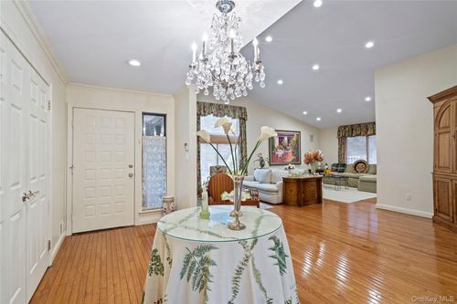 260-260 Vista Drive, Oyster Bay, NY, 11753 | Card Image