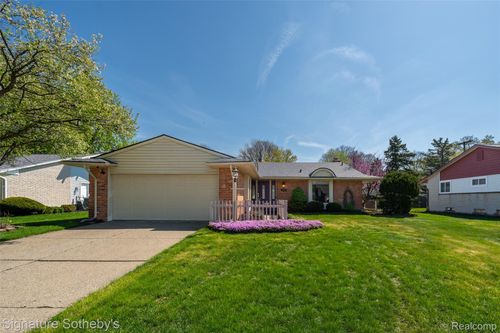14188 Ramblewood St, Livonia, MI, 48154-5338 | Card Image