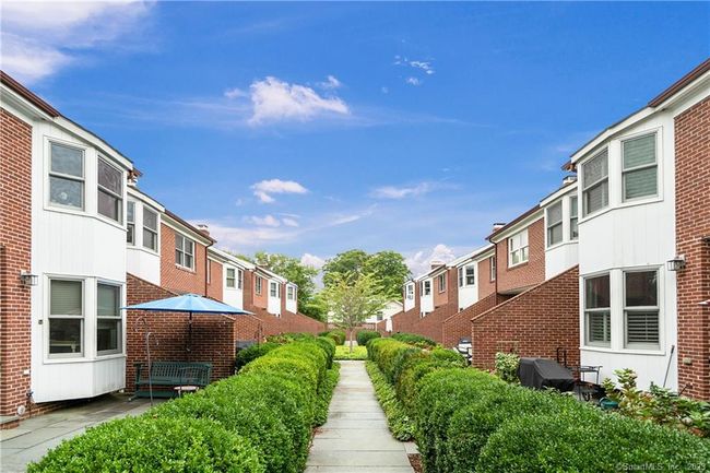 APT-8 - 56 Sherwood Pl, Condo with 2 bedrooms, 3 bathrooms and null parking in Greenwich CT | Image 14