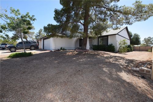 174 Emden Dr, Henderson, NV, 89015-5636 | Card Image