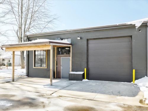 425 32nd St, Port Huron, MI, 48060-2506 | Card Image