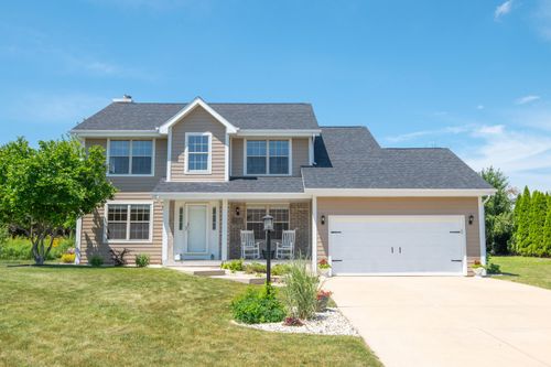 13575 W Foxwood Ct, New Berlin, WI, 53151-9506 | Card Image