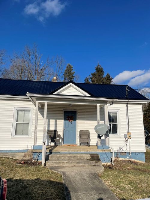 144 Hotel Ave, Tazewell, VA, 24651-6195 | Card Image