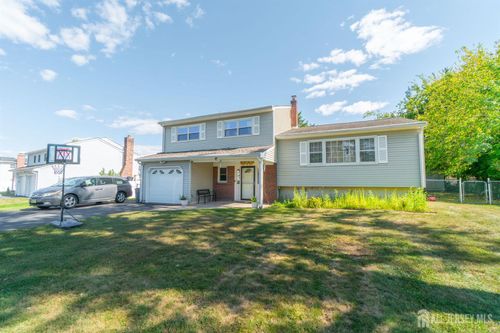 4 Oakey Dr, Kendall Park, NJ, 08824-1626 | Card Image