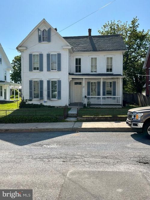 31 N Franklin St, Waynesboro, PA, 17268-1268 | Card Image