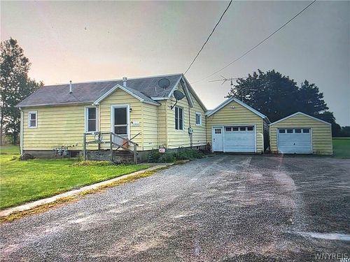 10826 Maple Ridge Rd, Medina, NY, 14103-9572 | Card Image