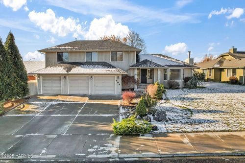 804 S 56th Ave, Yakima, WA, 98908-3666 | Card Image