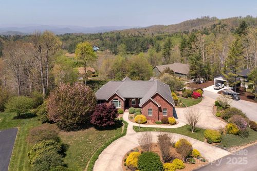 28 Tudor Crescent Ct, Hendersonville, NC, 28739-6631 | Card Image