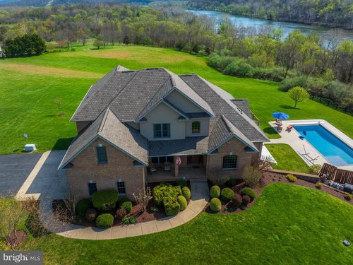 94 Falcon Ridge Dr, CHARLES TOWN, WV, 25414-4970 | Card Image