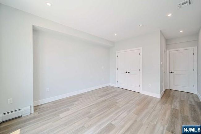 39 Henry Ave, Home with 3 bedrooms, 4 bathrooms and null parking in Palisades Park NJ | Image 18