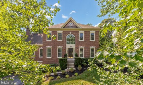 305 Springwood Ct Ne, Vienna, VA, 22180-3579 | Card Image