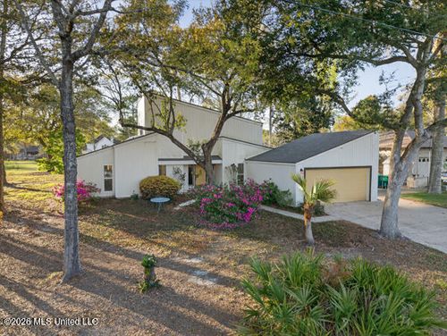 7928 Apaki Pl, Diamondhead, MS, 39525-3520 | Card Image