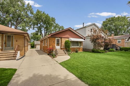 8240 45th St, Lyons, IL, 60534-1705 | Card Image