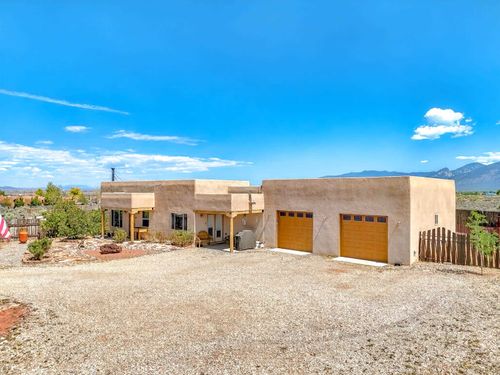 220 Las Olas Dr, Taos, NM, 87571-7195 | Card Image