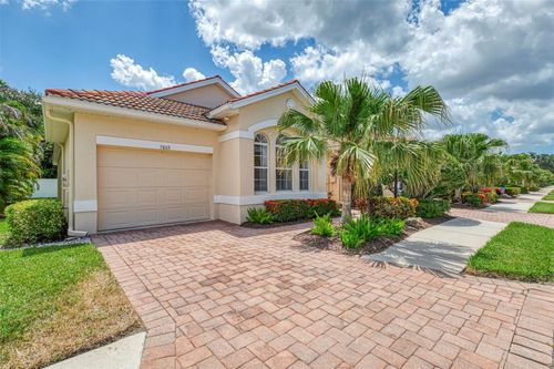 7803 33rd St E, SARASOTA, FL, 34243-4115 | Card Image