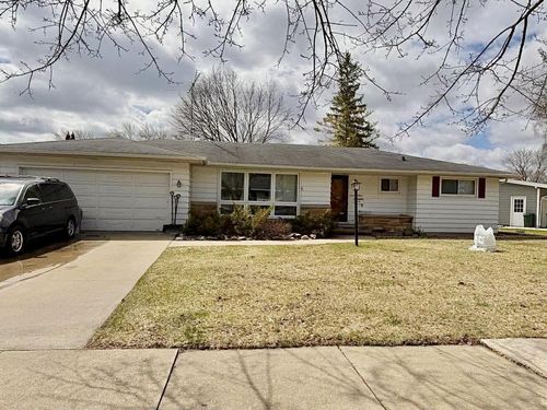 327 Crescent Drive, NEENAH, WI, 54956 | Card Image