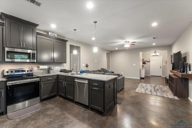 803 E 9 Th St, House other with 3 bedrooms, 2 bathrooms and null parking in Mt Pleasant TX | Image 12