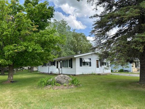 822 Bel Ric Dr, Kewaskum, WI, 53040-9423 | Card Image