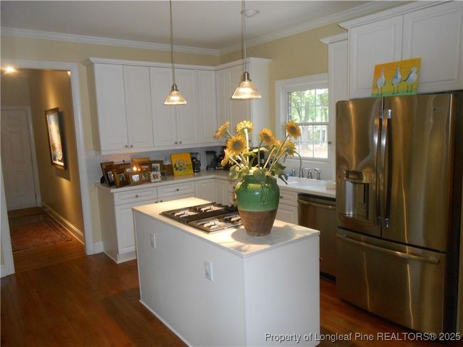 Kitchen Island w/NG cooktop | Image 21