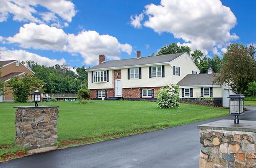 5 Great Meadow Dr, North Haven, CT, 06473-4038 | Card Image