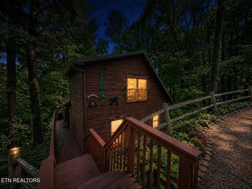 1031 Elm Cir, Sevierville, TN, 37876-8974 | Card Image