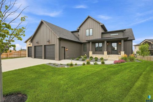 5609 E Canter Ridge Cir, Sioux Falls, SD, 57110-6854 | Card Image