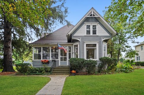 121 Park Ave, Grayslake, IL, 60030-2336 | Card Image