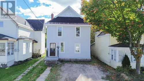 182 Dennis St, Sault Ste. Marie, ON, P6A2X3 | Card Image