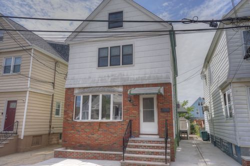 4 Obrien Ct, Bayonne, NJ, 07002-1334 | Card Image